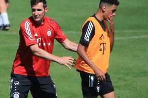 Klose scherzt über Musialas frühere "Lederallergie"