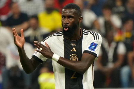 Antonio Rüdiger - Note: 5,0 - Erlaubte sich als Abwehrchef erneut viele wackelige Momente. Klärte Situationen selten mit der nötigen Konsequenz. Im Spielaufbau streckenweise kopflos.