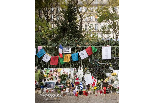 Im November 2015 hatten es Terroristen auf Besucher*innen eines Konzerts der Eagles of Death Metal im Pariser Club Bataclan abgesehen: 90 Menschen wurden in der Konzerthalle erschossen.