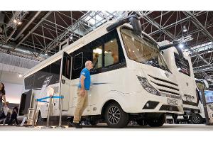 Außenansicht, Messe, Integriert, Mann, Luxuswohnmobil
