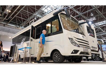 Außenansicht, Messe, Integriert, Mann, Luxuswohnmobil Außenansicht, Messe, Integriert, Mann, Luxuswohnmobil