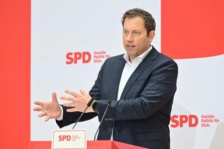 Wer wird Vizekanzler? Das ist noch nicht klar. Als sehr wahrscheinlich gilt, dass SPD-Partei- und Fraktionschef Lars Klingbeil ins Kabinett wechselt - dann wahrscheinlich als Finanzminister und Vizekanzler.