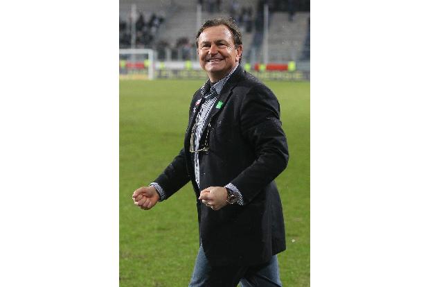 'Wenn schon das Spiel nicht so interessant war, soll wenigstens die Pressekonferenz interessant sein.'
(Nach einem torlosen Unentschieden gegen den VfL Wolfsburg)
