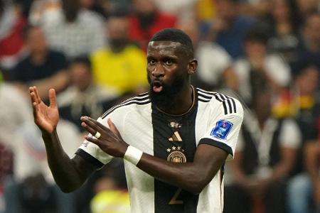 Antonio Rüdiger - Note: 5,0 - Leistete sich einige vogelwilde Ballverluste am eigenen Strafraum. Meilenweit weg von einem Abwehrchef, auch wenn er sich nach und nach etwas steigerte.