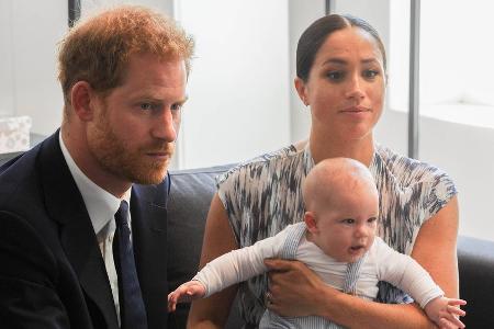 Royal-Rassist entlarvt? Verkauf von Buch Royal-Rassist entlarvt? Verkauf von Buch