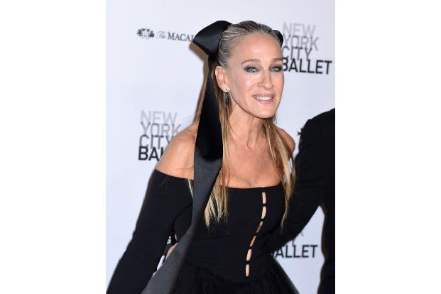 Sarah Jessica Parkers legendäre Serienfigur Carrie Bradshaw fiel dadurch auf, dass sie fast durchgehend ihr Festnetztelefon benutzte in einer Zeit, in der Handys schon allgegenwärtig waren. Und auch d ...