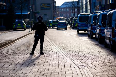 Mann bedroht Mitarbeiter in Jobcenter mit Spielzeugwaffe