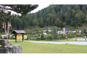 Frische Bergluft in den Alpen schnuppern