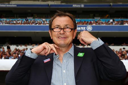'Wir müssen uns zur Wehr setzen, um das Schöne und Liebenswerte am Fußball zu bewahren. Und wir müssen aufpassen, dass unser Sport nicht seine Wurzeln verliert.'