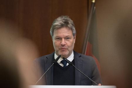 Habeck fällt auf russische Trolle herein