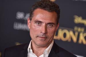 "Liebe braucht keine Ferien"-Star Rufus Sewell ist wieder verlobt