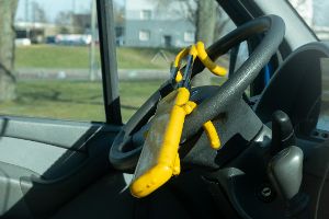 Diese verschiedenen mechanischen Wegfahrsperren gibt es