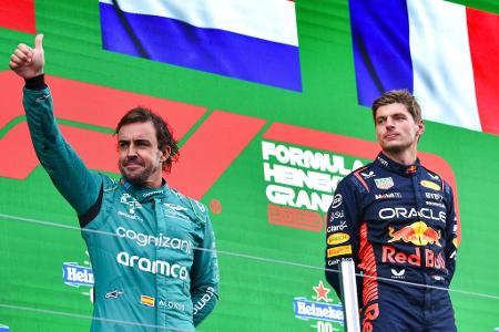 Die 'Ewige Tabelle' der aktuellen Formel-1-Fahrer - Jahr für Jahr beginnen die Formel-1-Fahrer bei 0 - was aber, wenn dem nicht so wäre? Wenn die Fahrer der Saison 2023 alle Punkte, die sie über ihre Karriere gesammelt haben, mit in die Wertung nehmen könnten? Wer wäre dann auf Platz eins? Und wer hätte eine echte Chance auf das Treppchen? Die 'Ewige Punktetabelle' der aktuellen F1-Fahrer zum Durchklicken: Die 'Ewige Tabelle' der aktuellen Formel-1-Fahrer - Jahr für Jahr beginnen die Formel-1-Fahrer bei 0 - was aber, wenn dem nicht so wäre? Wenn die Fahrer der Saison 2023 alle Punkte, die sie über ihre Karriere gesammelt haben, mit in die Wertung nehmen könnten? Wer wäre dann auf Platz eins? Und wer hätte eine echte Chance auf das Treppchen? Die 'Ewige Punktetabelle' der aktuellen F1-Fahrer zum Durchklicken: