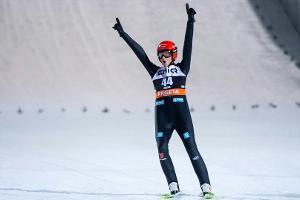 Geiger siegt erneut in Klingenthal - Wellinger Dritter