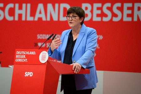 Unklar ist, ob die viel kritisierte Parteichefin Saskia Esken noch Anspruch auf einen Kabinettsposten erheben wird. Sie hat sich dazu bisher nicht geäußert.