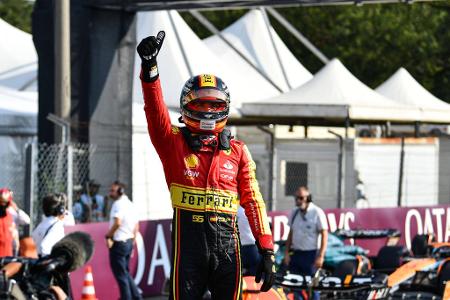Sainz will genießen - 'Okay, okay, lasst mich ein bisschen genießen.' Carlos Sainz nach seiner Pole Position in Monza auf die Forderung der Ferrari-Box, den 'Job morgen zu vollenden'.