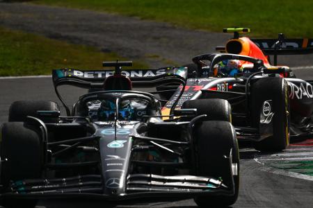 Russell hat Druck - 'Ich weiß nicht, ob ihr das sehen könnt, aber da hängt ein Auto direkt an meinem Arsch.' George Russell ist beim Italien-GP in Monza von Kurventipps seines Mercedes-Ingenieurs genervt, während ihm Sergio Perez dicht auf den Fersen ist.