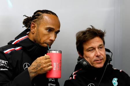 Wolff fleht Hamilton an - 'Lewis, wir wissen, dass das Auto schlecht ist - bitte fahre es!' Mercedes-Teamchef Toto Wolff in Spielberg mit einer eindringlicher Bitte an den unzufriedenen Rekordchampion.