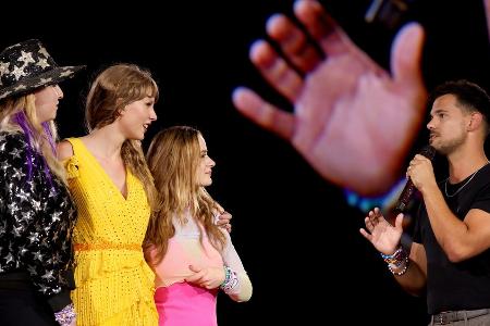 Taylor Lautner: So nahe steht er Ex-Freundin Taylor Swift wieder Taylor Lautner: So nahe steht er Ex-Freundin Taylor Swift wieder