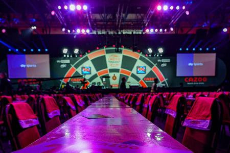 Zahlen und Fakten zur Darts-WM - Perfektion im Darts wird über Zahlen definiert. Doch auch darüber hinaus gibt es rund um die Darts-WM (15. Dezember bis 3. Januar) in London einige bemerkenswerte Nummern. Die Zahlen und Fakten zur verrückten Show im Ally Pally: Zahlen und Fakten zur Darts-WM - Perfektion im Darts wird über Zahlen definiert. Doch auch darüber hinaus gibt es rund um die Darts-WM (15. Dezember bis 3. Januar) in London einige bemerkenswerte Nummern. Die Zahlen und Fakten zur verrückten Show im Ally Pally: