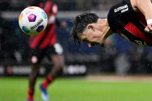 Gelöste Stimmung in Frankfurt - van de Beek im Anflug
