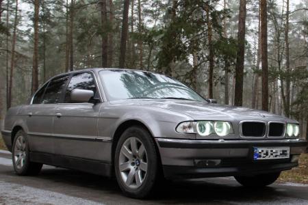 BMW 7er (E38)