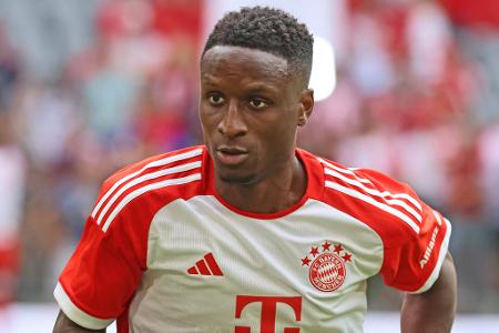 Bouna Sarr - Note: 4,0 - War völlig in Vergessenheit geraten, wurde dann durch die akute Personalnot zurück in den Kader und gar aufs Feld gespült. Eigenwerbung betrieb er dabei nicht, dann folgte ein Kreuzbandriss.
