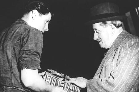 Herbert Linge (links) und Ferry Porsche, 1949