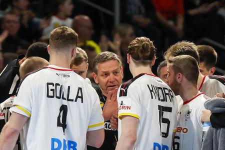 Deutschlands Kader für die Handball-EM 2024 - Der deutsche Kader für die bevorstehende Heim-EM 2024 (10. Januar bis 28. Januar) steht. Nach den Ausfällen von Marian Michalczik und Patrick Groetzki hat Handball-Bundestrainer Alfred Gislason bis zuletzt von Nachnominierungen abgesehen. Diese 17 Spieler sollen Deutschland zum EM-Titel führen [Stand 10.01.2024, 11:30 Uhr]: