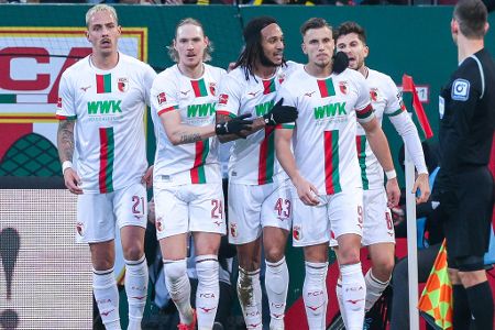 Platz 14: FC Augsburg (Tatsächlicher Platz: 11) - 5 Punkte aus den letzten fünf Spielen | U, S, N U, N