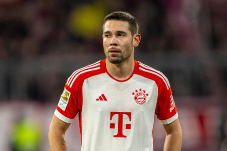 Raphael Guerreiro (bis 77.) - Note: 4,0 - Sorgte mit seinen Laufwegen in die Tiefe für seltene Überraschungsmomente. Ansonsten meist mit angezogener Handbremse unterwegs. In der Rückwärtsbewegung dadurch sehr passiv.