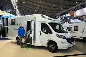 Wohnmobil, Messe, teilintegriert, Mann, Fiat