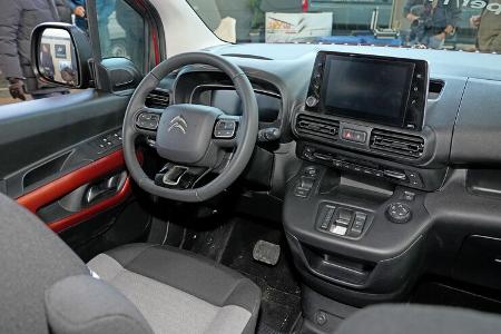 Fahrerhaus, Cockpit, Navi, Lenkrad