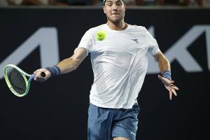 Struff übersteht Fünfsatz-Krimi in Melbourne