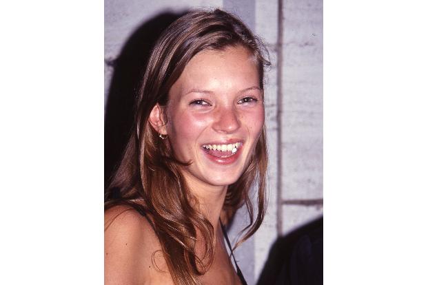 Schon mit 14 Jahren begann Kate zu modeln - sie wurde am New Yorker Flughafen von Sarah Doukas, der Gründerin von Storm Model Management entdeckt.
