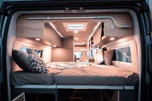 Querbett-Campingbus Viica Vans 60 im ersten Video