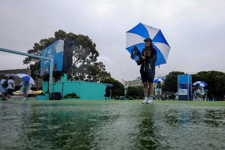 Regen: Spiele in Melbourne mit Verzögerung gestartet Regen: Spiele in Melbourne mit Verzögerung gestartet
