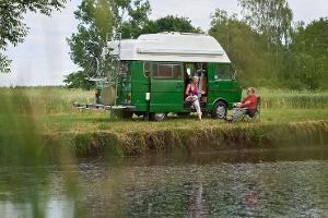 Vanlife-Abenteuer mit dem grünen Oldtimer-Bus