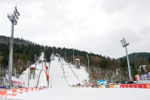 Skispringen in Szczyrk nach fast zwei Stunden abgebrochen