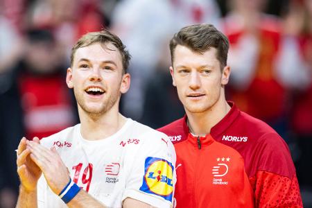 Platz 1: Dänemark - Drei klare Erfolge in der Gruppenphase und ein Kantersieg gegen die Niederlande zum Auftakt in die Hauptrunde: Dänemark lässt keinerlei Zweifel am absoluten Favoritenstatus zu. Kein anderes Team ist derart stark besetzt - und das auch in der Breite mit insgesamt elf Bundesliga-Legionären. Die Dänen können sich höchstens selbst schlagen.