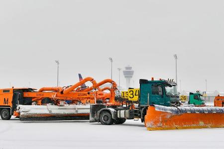 Gurkenwasser Winterdienst Flughafen Schnee
