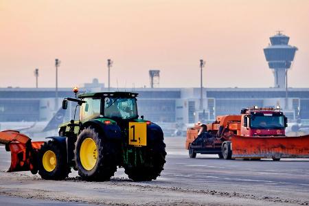 Gurkenwasser Winterdienst Flughafen Schnee