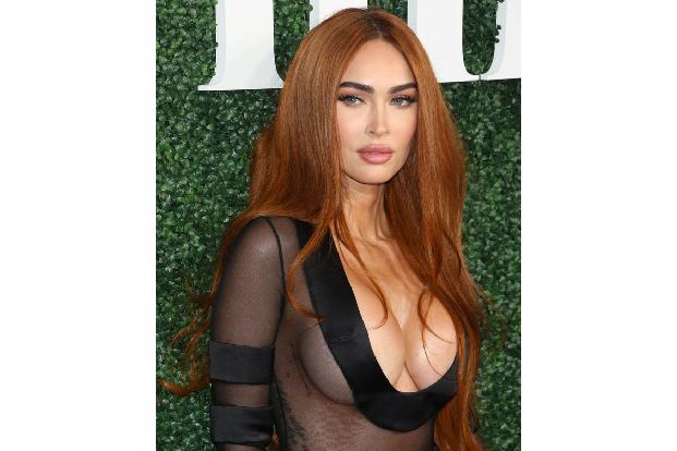 Megan Fox ist ebenfalls ein Dreckspatz, wenn auch nicht in Sachen Körperpflege. Sie würde ständig vergessen, nach dem Klogang zu spülen, gestand sie einst. Generell hält sie nicht viel vom Saubermache ...