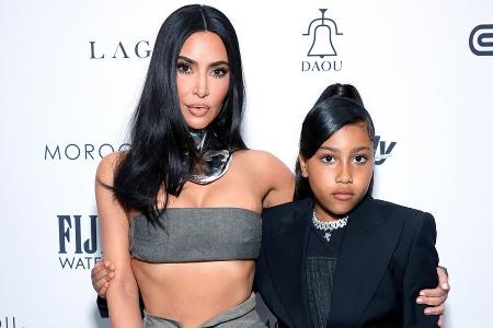 Nach Kanye West: Tochter North zeigt sich mit Diamant-Zähnen Nach Kanye West: Tochter North zeigt sich mit Diamant-Zähnen