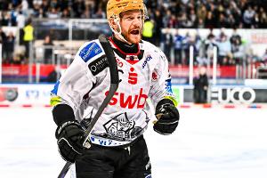 DEL: Bremerhaven baut Tabellenführung aus - Jubel im Keller