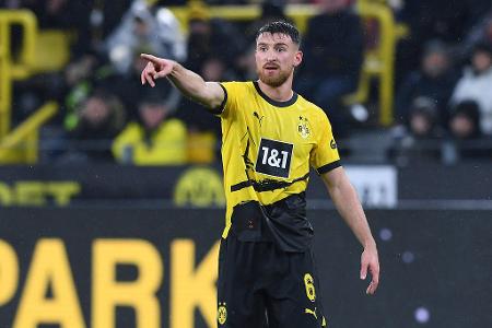 MITTELFELD: Salih Özcan (bis 74.) - Note: 3,5 - Verhielt sich im defensiven Mittelfeld streckenweise zu zaghaft und überließ dem Gegner Raum zum Bespielen. Startete im Passspiel ebenfalls nervös, steigerte sich aber mit der Zeit.