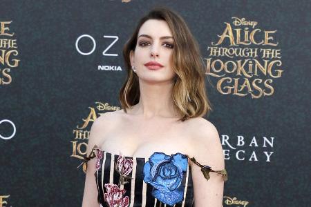 Aus Solidarität mit Streikenden: Anne Hathaway bricht Fotoshooting ab Aus Solidarität mit Streikenden: Anne Hathaway bricht Fotoshooting ab