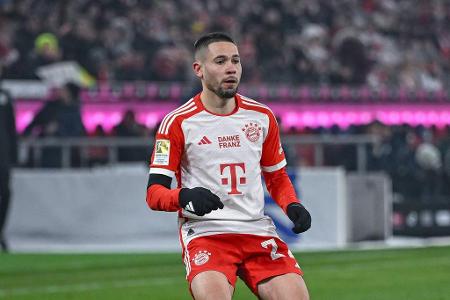 Raphaël Guerreiro - Note: 2,0 - Hatte auf der linken Außenbahn große Spielanteile und löste viele Situationen mit spielerischer Klasse. Sogar im Strafraum ein Unterschiedsspieler. Wo andere Bayern-Spieler vergaben, schoss der Portugiese technisch anspruchsvoll den Siegtreffer (46.).