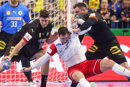 Noten und Einzelkritik zu Deutschland vs. Kroatien - Mit einer 24:30 (14:13)-Niederlage gegen Kroatien haben die deutschen Handballer die EM-Hauptrunde abgeschlossen. Weil das DHB-Team schon vor der Partie als Halbfinalist feststand, rotierte Bundestrainer Alfred Gislalon viel. Unter diesen Umständen konnte aber nur ein Trio überzeugen. Alle DHB-Stars in der Einzelkritik: Noten und Einzelkritik zu Deutschland vs. Kroatien - Mit einer 24:30 (14:13)-Niederlage gegen Kroatien haben die deutschen Handballer die EM-Hauptrunde abgeschlossen. Weil das DHB-Team schon vor der Partie als Halbfinalist feststand, rotierte Bundestrainer Alfred Gislalon viel. Unter diesen Umständen konnte aber nur ein Trio überzeugen. Alle DHB-Stars in der Einzelkritik: