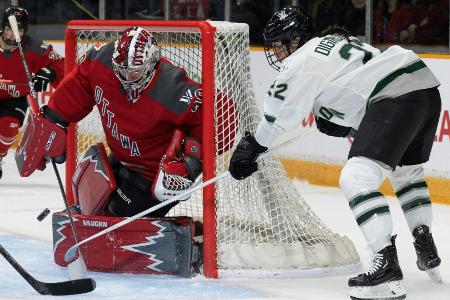 Eishockey: Abstreiter verletzt sich bei Profidebüt Eishockey: Abstreiter verletzt sich bei Profidebüt